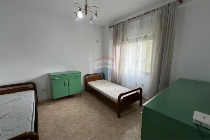Tirane, jepet me qera apartament 2+1+Ballkon Kati 4, 109 m² 650 € (Kompleksi Dinamo)
