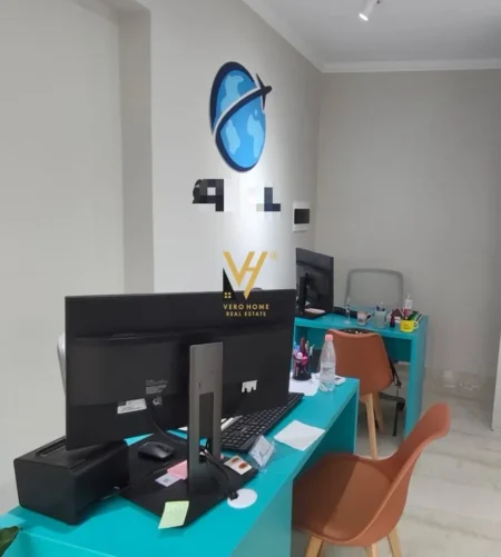 Tirane, jepet me qera zyre Kati 0, 16 m² 370 € (MYSLYM SHYRI)