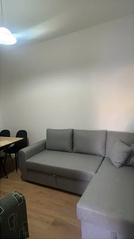 Tirane, jepet me qera apartament 1+1+Ballkon Kati 1, 70 m² 400 € (JORDAN MISJA)