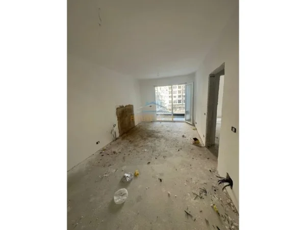 Tirane, shitet apartament 1+1+Ballkon Kati 6, 69 m² 75.500 € (QTU, Univers City)