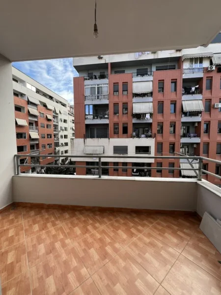 Tirane, jepet me qera apartament 1+1+Ballkon Kati 4, 75 m² 400 € (ASTIR)