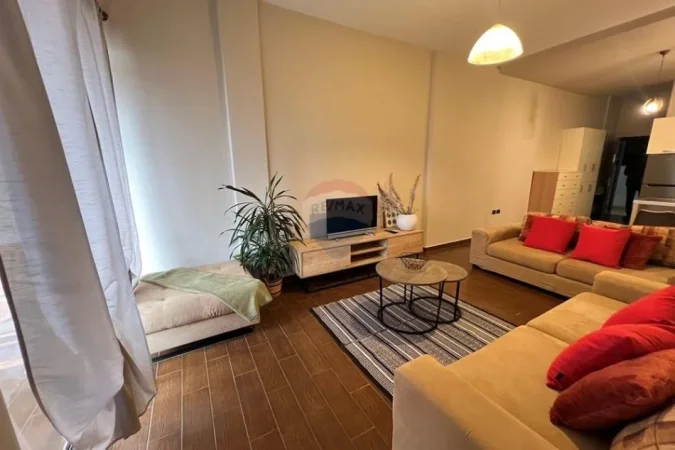 Tirane, jepet me qera apartament 1+1+Ballkon Kati 11, 69 m² 600 € (Komuna e Parisit)