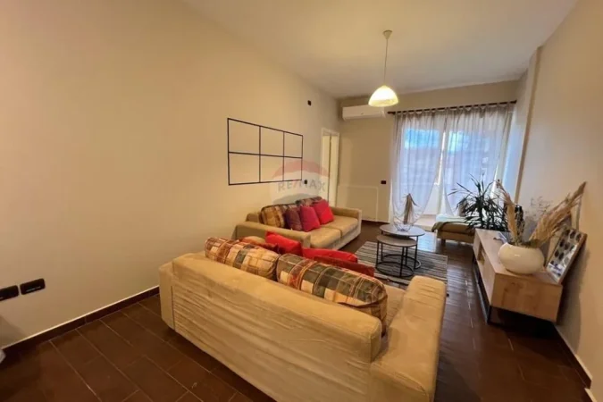 Tirane, jepet me qera apartament 1+1+Ballkon Kati 11, 69 m² 600 € (Komuna e Parisit)