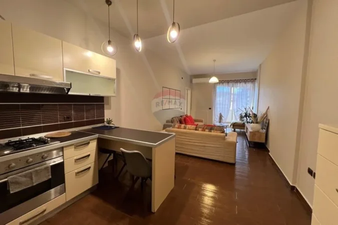Tirane, jepet me qera apartament 1+1+Ballkon Kati 11, 69 m² 600 € (Komuna e Parisit)
