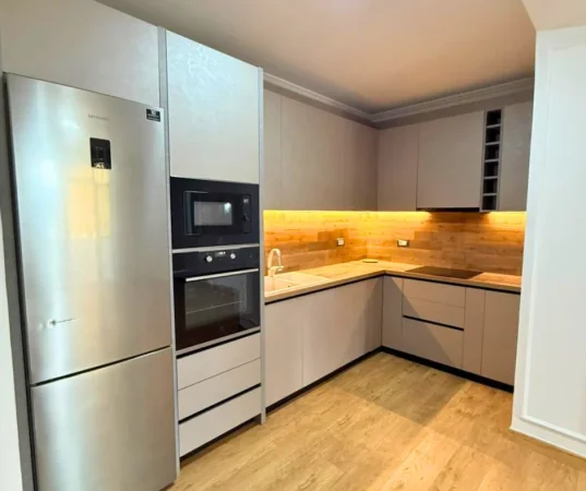 Tirane, jepet me qera apartament 2+1 Kati 8, 106 m² 1.200 € (Bllok)