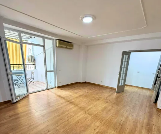 Tirane, jepet me qera apartament 2+1 Kati 8, 106 m² 1.200 € (Bllok)