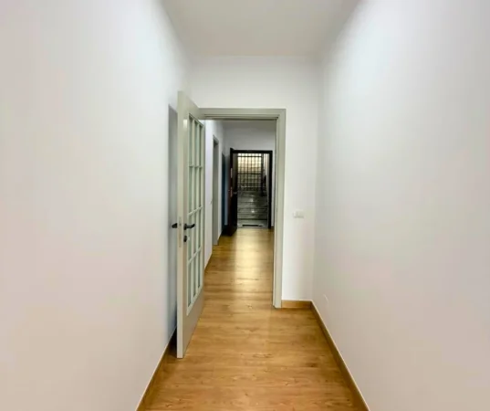 Tirane, jepet me qera apartament 2+1 Kati 8, 106 m² 1.200 € (Bllok)