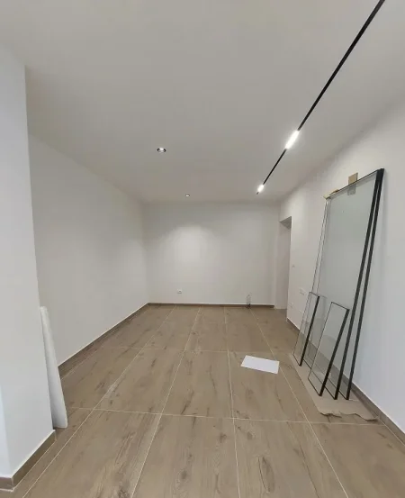 Tirane, jepet me qera ambjent biznesi Kati 0, 50 m² 500 € (Prane Rruges Qemal Stafa)