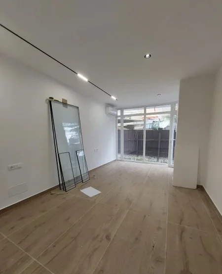 Tirane, jepet me qera ambjent biznesi Kati 0, 50 m² 500 € (Prane Rruges Qemal Stafa)