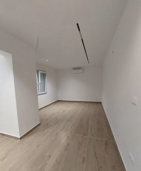 Tirane, jepet me qera ambjent biznesi Kati 0, 50 m² 500 € (Prane Rruges Qemal Stafa)