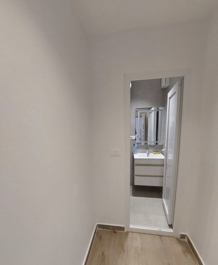 Tirane, jepet me qera ambjent biznesi Kati 0, 50 m² 500 € (Prane Rruges Qemal Stafa)