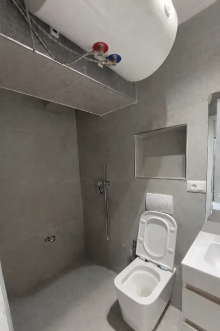 Tirane, jepet me qera ambjent biznesi Kati 0, 50 m² 500 € (Prane Rruges Qemal Stafa)