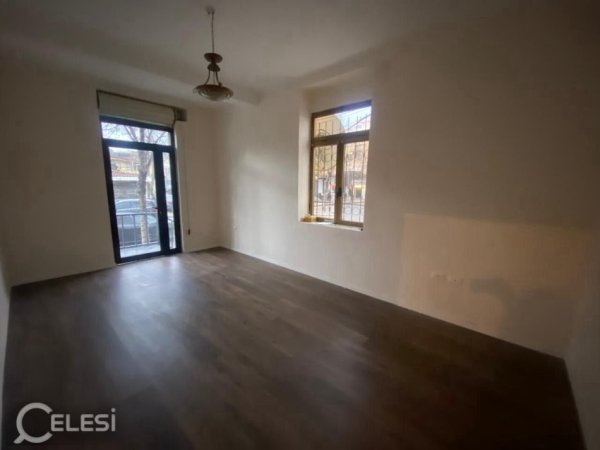 Tirane, jepet me qera dyqan Kati 0, 73 m² 1.200 € (RRUGA E DIBRES)
