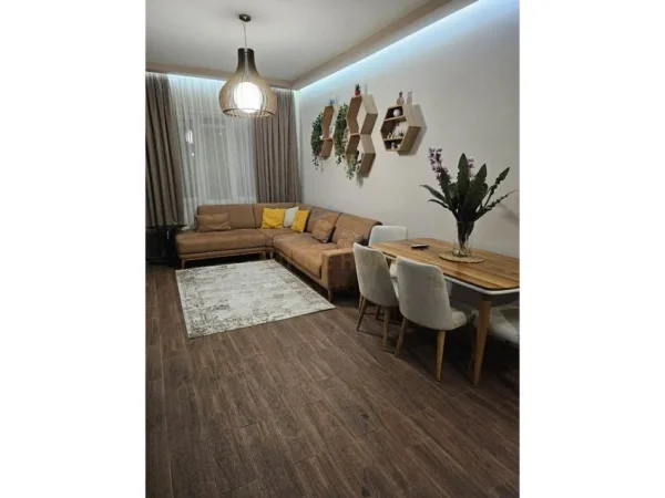 Qera, Apartament 2+1+2, Rrotondo, Astir