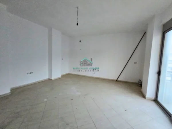 Vlore, shitet apartament 1+1+Ballkon Kati 8, 74 m² 100.000 € (VLORE)