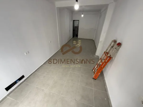 Tirane, shitet garsonier 1+1 Kati 1, 26 m² 39.000 € (don bosko)