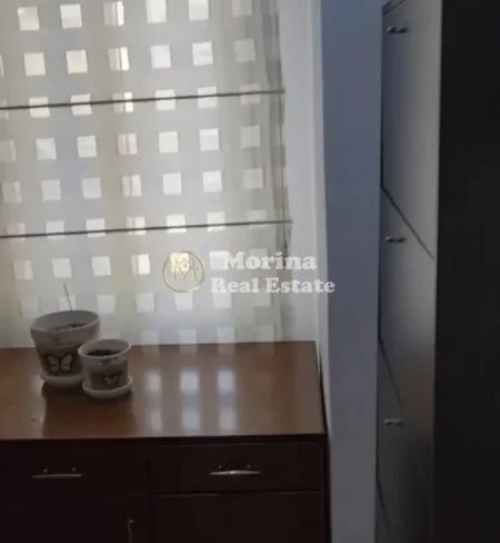 Tirane, jepet me qera apartament 2+1 Kati 3, 100 m² 650 € (Komuna e Parisit)