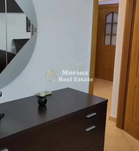 Tirane, jepet me qera apartament 2+1 Kati 3, 100 m² 650 € (Komuna e Parisit)