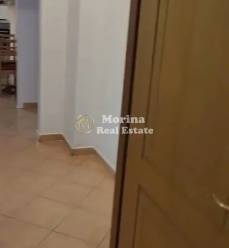 Tirane, jepet me qera apartament 2+1 Kati 3, 100 m² 650 € (Komuna e Parisit)