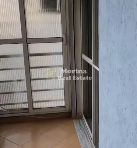 Tirane, jepet me qera apartament 2+1 Kati 3, 100 m² 650 € (Komuna e Parisit)