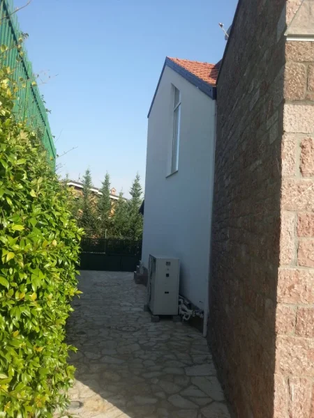 SHITET SUPER VILE 2 KATESHE  NE PEZE HELMES  400.000 €