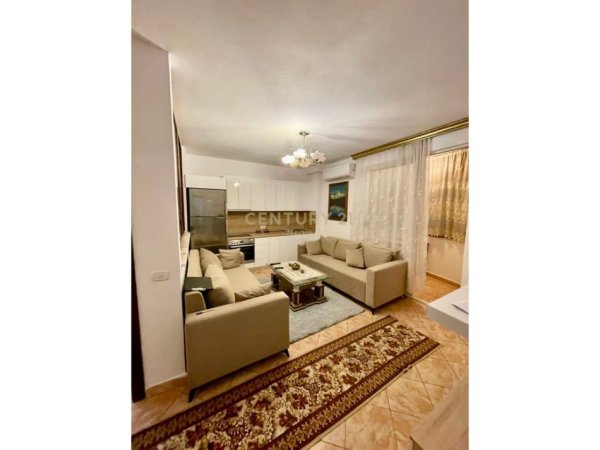 Tirane, jepet me qera apartament 2+1 Kati 2, 70 m² 600 € 