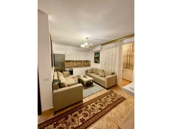 Tirane, jepet me qera apartament 2+1 Kati 2, 70 m² 600 € 