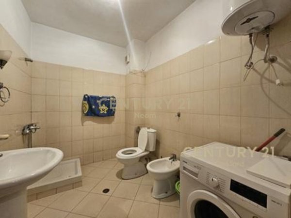 Tirane, jepet me qera apartament 2+1 Kati 2, 70 m² 600 € 