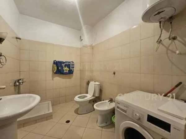 Tirane, jepet me qera apartament 2+1 Kati 2, 70 m² 600 € 