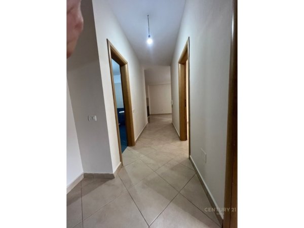 Tirane, jepet me qera apartament 2+1 Kati 4, 70 m² 400 € 