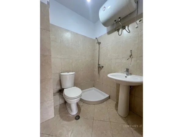 Tirane, jepet me qera apartament 2+1 Kati 4, 70 m² 400 € 