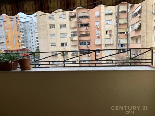 Tirane, jepet me qera apartament 1+1 Kati 3, 75 m² 500 € 