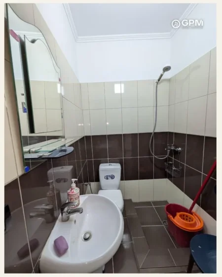 Tirane, jepet me qera apartament 1+1 Kati 4, 40 m² 500 €