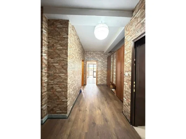 Qera, Apartament 2+1+Post Parkimi