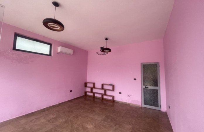 Tirane, jepet me qera dyqan Kati 1, 30 m² 300 € (LAPRAKE)