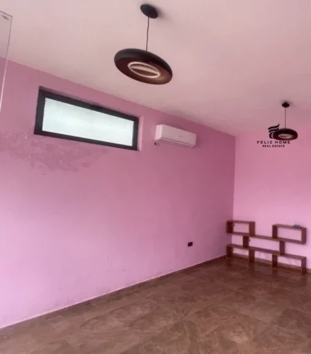 Tirane, jepet me qera dyqan Kati 1, 30 m² 300 € (LAPRAKE)