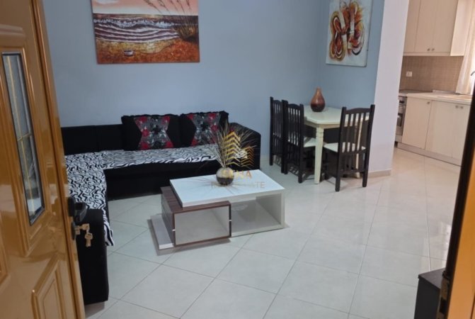 Tirane, jepet me qera apartament 1+1+Ballkon Kati 1, 65 m² 450 € (Porcelan)