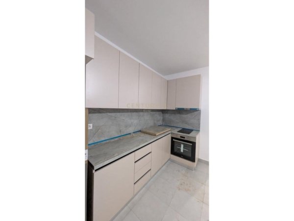 Tirane, jepet me qera apartament 2+1 Kati 3, 117 m² 480 € 