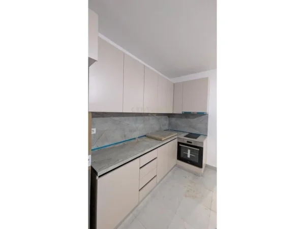 Tirane, jepet me qera apartament 2+1 Kati 3, 117 m² 480 € 