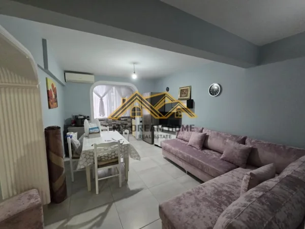 Durres, jepet me qera 2+1 Kati 3, 75 m² 500 € 