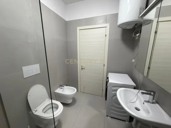 Tirane, jepet me qera apartament 2+1+Ballkon Kati 2, 104 m² 650 € (astir)