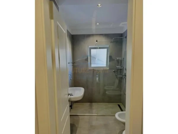 Tirane, shitet apartament 1+1 Kati 4, 66 m² 115.000 € 