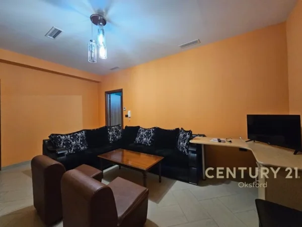 Tirane, jepet me qera apartament 2+1 Kati 2, 118 m² 520 € 