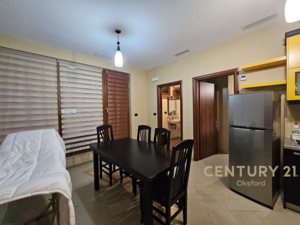 Tirane, jepet me qera apartament 2+1 Kati 2, 118 m² 520 € 