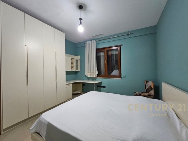 Tirane, jepet me qera apartament 2+1 Kati 2, 118 m² 520 € 