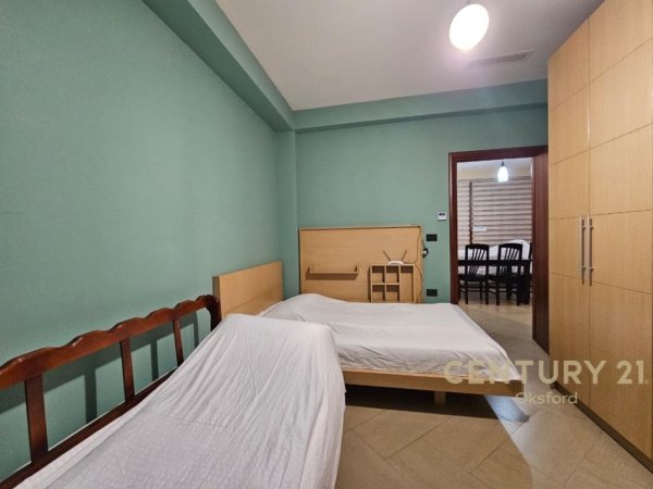Tirane, jepet me qera apartament 2+1 Kati 2, 118 m² 520 € 