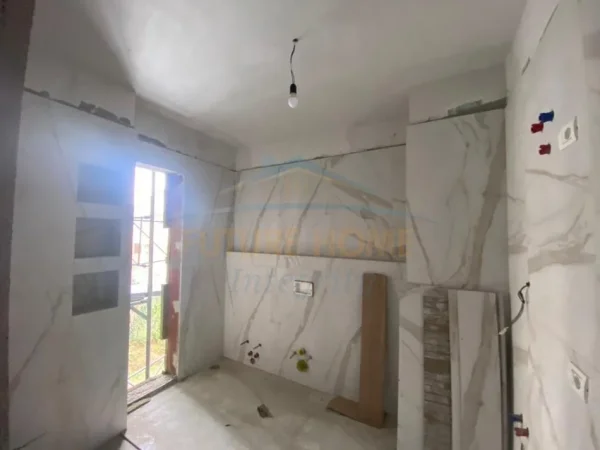 Tirane, shitet apartament 1+1 Kati 1, 73 m² 136.000 € (Rruga Jordan Misja)