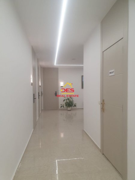 Vlore, jepet me qera hotel Kati 2, 350 m² 30.000 € (Rruga Perlat Rexhepi)