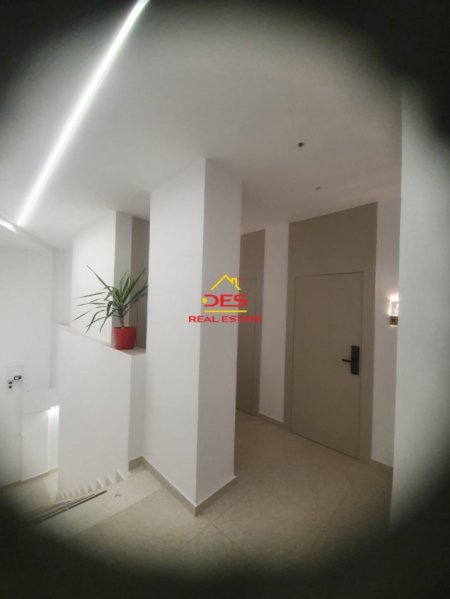 Vlore, jepet me qera hotel Kati 2, 350 m² 30.000 € (Rruga Perlat Rexhepi)