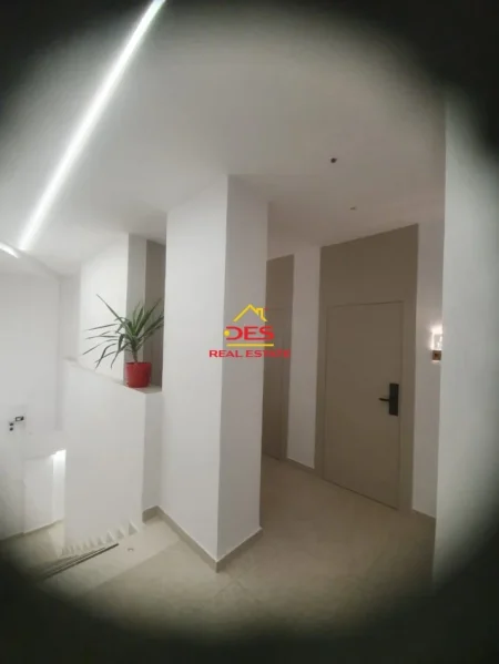 Vlore, jepet me qera hotel Kati 2, 350 m² 30.000 € (Rruga Perlat Rexhepi)